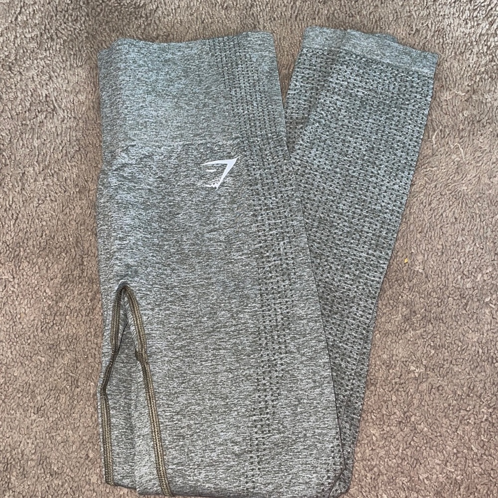 High waisted gym shark leggings never been worn